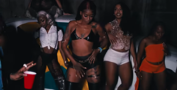 Fresh off the So Phenomenal Riddim, Skillibeng and GuttyBling link up to deliver a track that hits. Vibefm.net